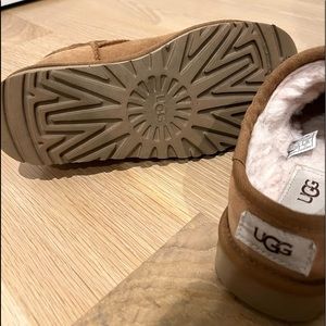 UGG SHORTIE